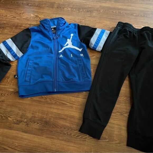Boys Jordan zip up & sweatpants size 3/4T kids toddler. Small spots on pants - Picture 1 of 5